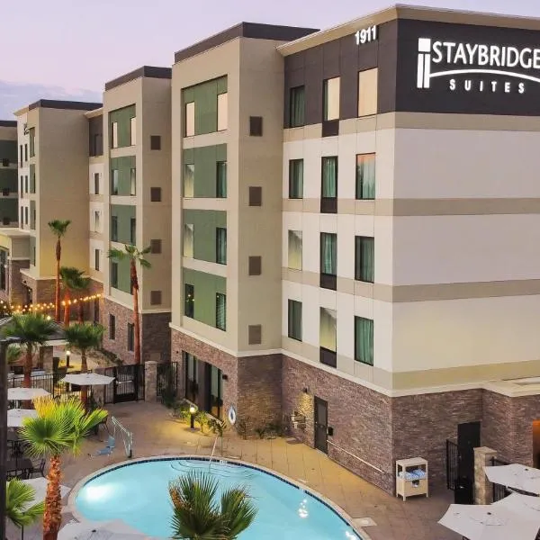 Staybridge Suites - San Bernardino - Loma Linda，位于Serrano Village的酒店