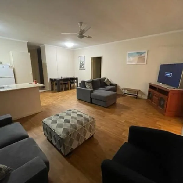 Four bedroom House on Masters South Hedland，位于黑德兰港的酒店