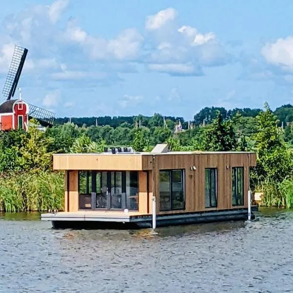 Surla houseboat "Aqua Zen" Kagerplassen with tender，位于Leimuiden的酒店