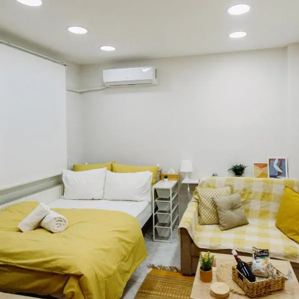 Mellow Yellow，位于科莫蒂尼的酒店