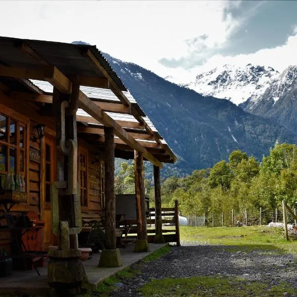 cabañas rio yelcho，位于柴滕的酒店