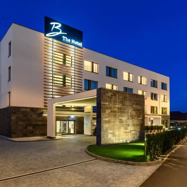B THE HOTEL，位于Malnaş Băi的酒店