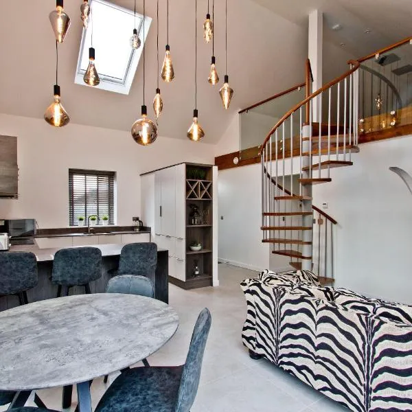 Contemporary 2 bedroom eco home with a twist，位于Great Broughton的酒店
