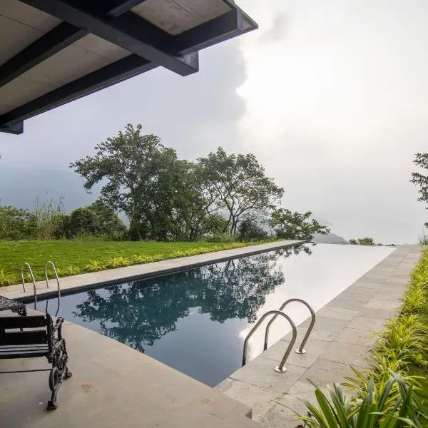 SaffronStays Solasta, Mulshi - infinity pool villa with Mulshi Dam views，位于Kolvan的酒店