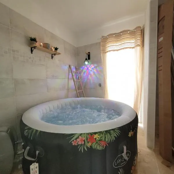 Villa 6 couchages spa privatif, accès direct mer, piscine，位于乐巴凯尔斯的酒店
