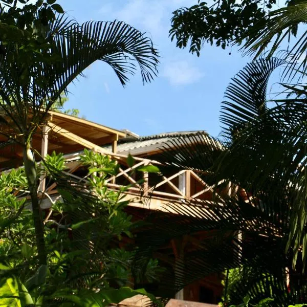 Eden Jungle Lodge，位于Loma Partida的酒店