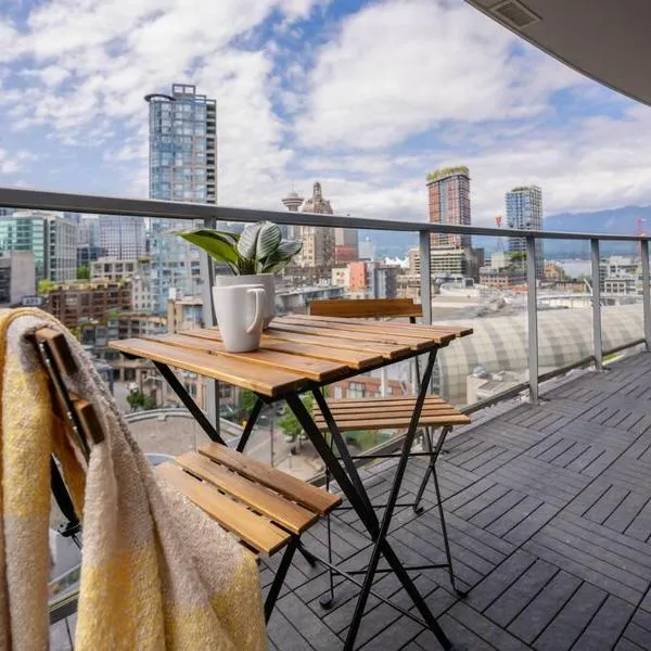 Downtown King Suite-Surround Views-Pool/Gym/Parkng，位于温哥华的酒店