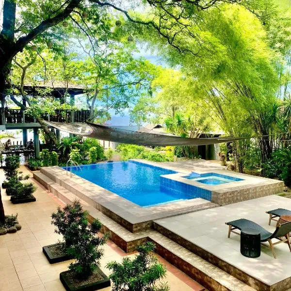 The Henry Resort Taramindu Laiya，位于Malabrigo的酒店