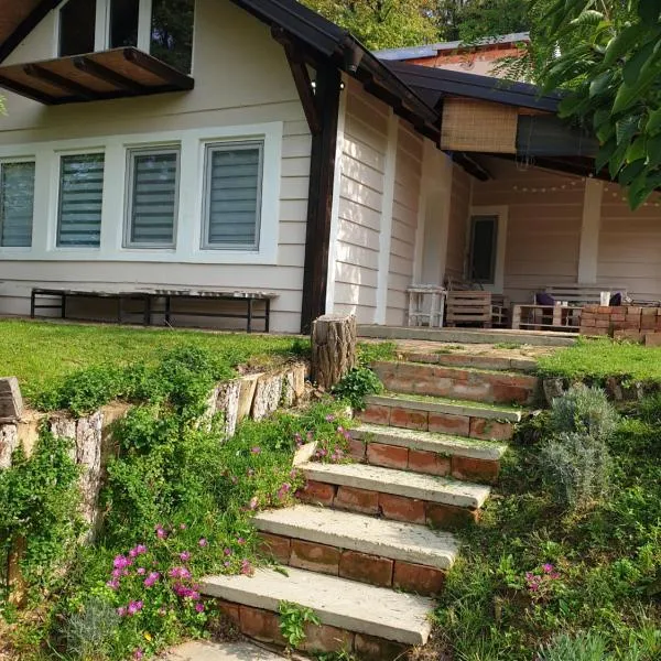 Miris lavande，位于Sremska Kamenica的酒店