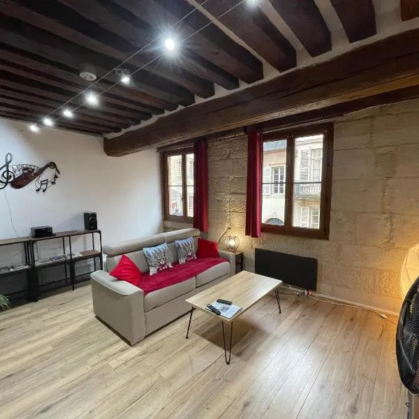 Appartements chez Delphine et Guillaume au coeur de Semur en Auxois，位于蒙巴尔的酒店