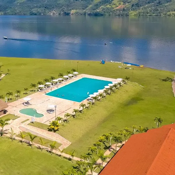 Bella Terra Laguna Azul Resort & Spa，位于Cedropampa的酒店