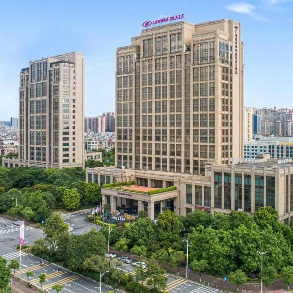 广州增城保利皇冠假日酒店，位于增城的酒店