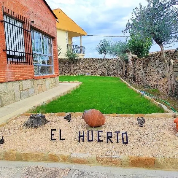 Casa Rural EL HUERTO con Jardín，位于Lumbrales的酒店
