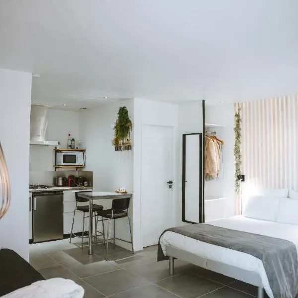 -SKY- Appartement meublé cosy & confort-Parking privé & jardin，位于Vert的酒店