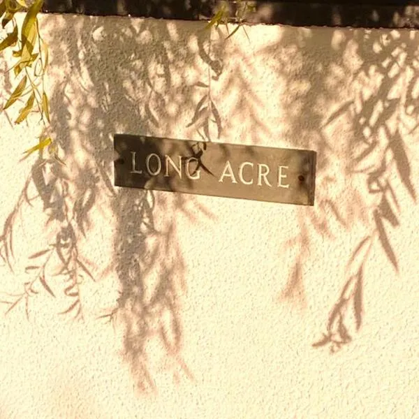 Long Acre Lodge，位于Tomhaggard的酒店
