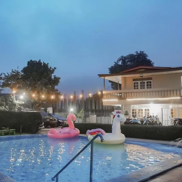 RedDoorz near Taman Safari 2，位于茂物的酒店