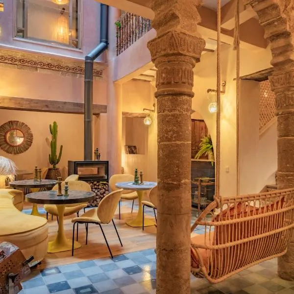 Mama Lova Hôtel, Riad, Restaurant & Spa，位于索维拉的酒店