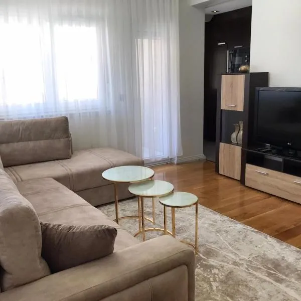 Paradiso Apartment，位于新帕扎尔的酒店