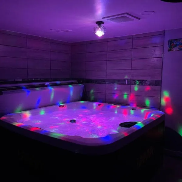 Adults Only vacation rental with Hot tub- NO PARTIES，位于Oak Park的酒店