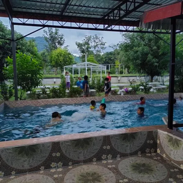 Armthong Resort，位于Ban Cha-om的酒店