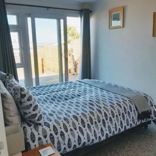 The Getaway - Modern 2 Bedroom Brixham Bungalow with sea peeps，位于布里克瑟姆的酒店