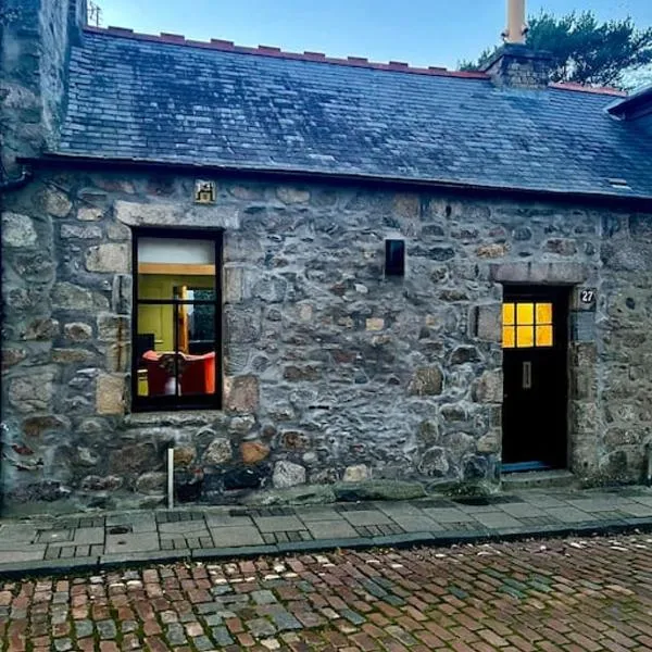 Historic Cottage in the Heart of Old Aberdeen.，位于阿伯丁的酒店