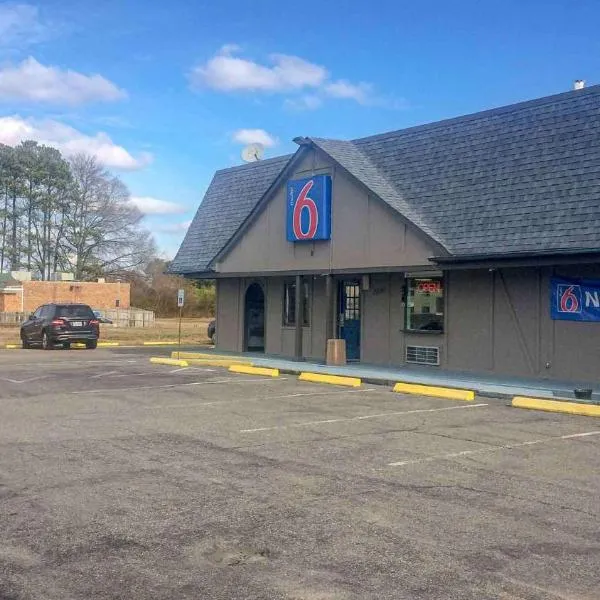Motel 6 Newport News, VA – Fort Eustis，位于纽波特纽斯的酒店
