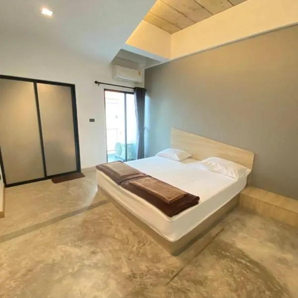 Newman hotel，位于Ban Khlong Ha的酒店