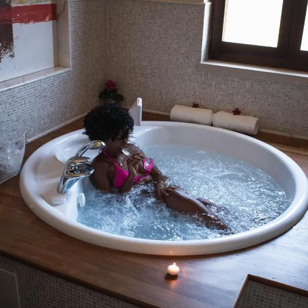 Villa Pietra Bianca - Luxury stay in Puglia，位于特拉尼的酒店