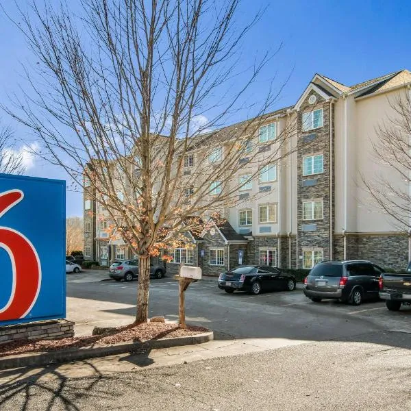 Motel 6-Canton, GA，位于坎顿的酒店