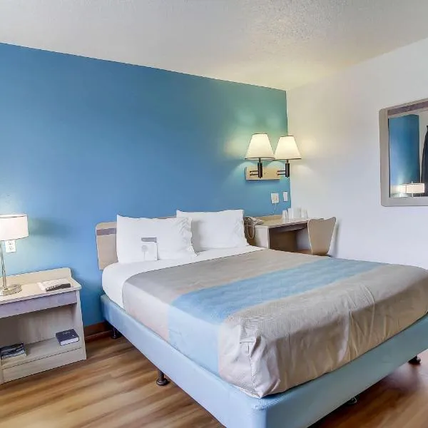 库斯湾6号汽车旅馆，位于库斯贝的酒店