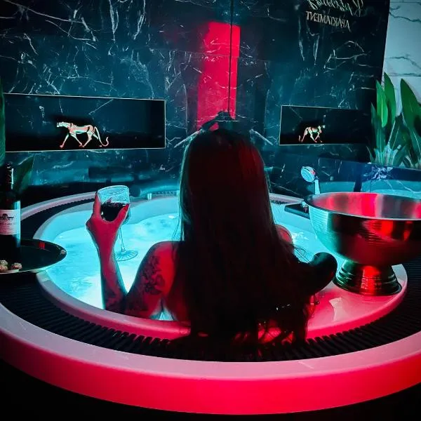 Apartament z jacuzzi - Centrum Szczytna Mazury，位于什奇特诺的酒店