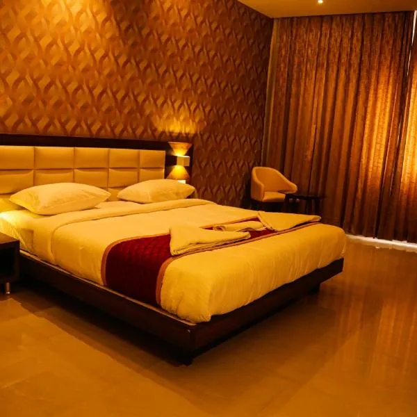 Royal Indraprastha The Hotel，位于Bidadi的酒店