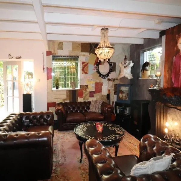 Atelier house with hot tub，位于Sleen的酒店