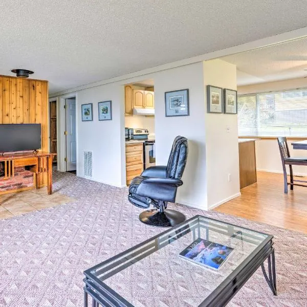 Walkable Sitka Getaway w/ Community Perks!,位于锡特卡的酒店