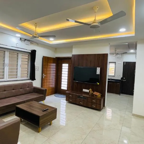 Luxurious 3 BHK Villa In Bhuj - Shivani Homestay，位于Fakirwāri的酒店