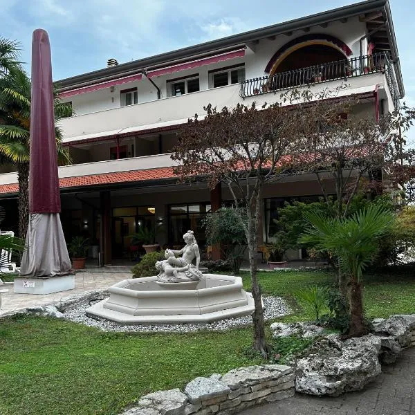 Hotel Rey's，位于蒙特格罗托泰梅的酒店