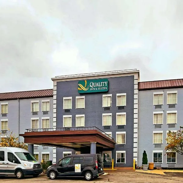 Quality Inn & Suites CVG Airport，位于Dent的酒店
