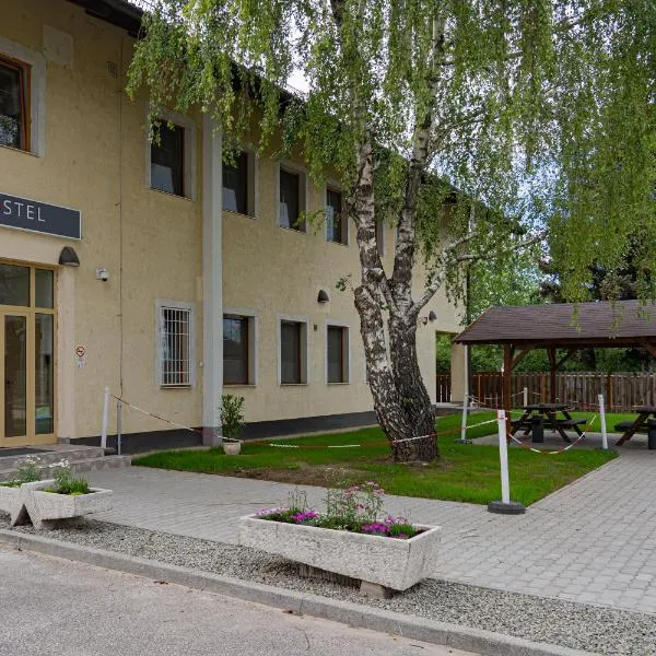 Ecostel Budaörs，位于布达厄尔什的酒店