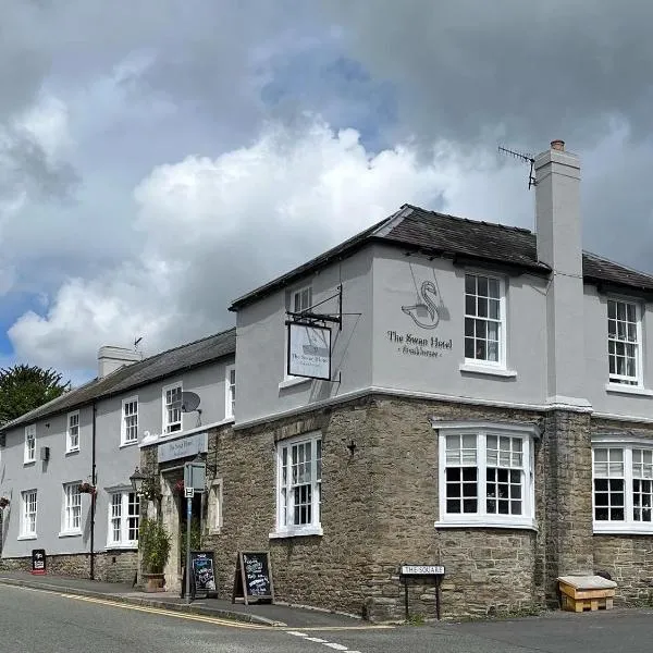 The Swan Hotel，位于Llanfihangel Rhydithon的酒店