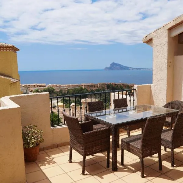 Private Seaviews Cozy Chalet in Altea，位于卡尔佩的酒店