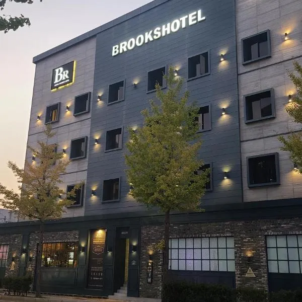 Brooks Hotel Tongyeong，位于固城郡的酒店