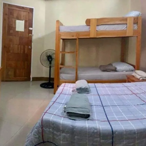 North 27 Hill Transient Rooms near Microtel Inn and Victory Liner Baguio，位于碧瑶的酒店