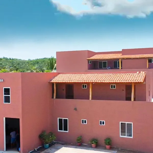 Hotel Punta Palmeras，位于Quemaro的酒店