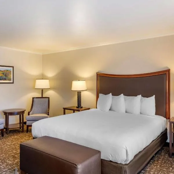普拉斯皇家橡树贝斯特韦斯特酒店，位于圣路易斯-奥比斯保的酒店