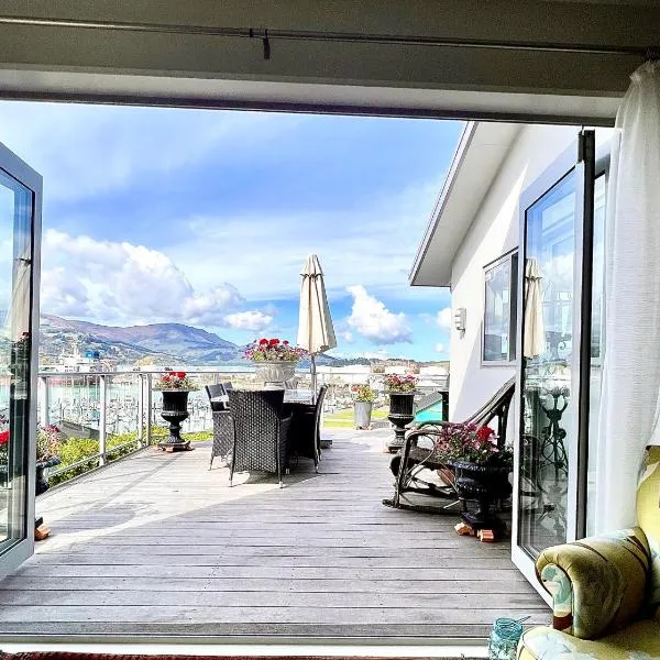 Sea views in luxury at LYTTELTON BOATIQUE HOUSE - 14 km from Christchurch，位于 Lyttelton的酒店