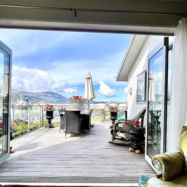 Sea views in luxury at LYTTELTON BOATIQUE HOUSE - 14 km from Christchurch，位于Governors Bay的酒店