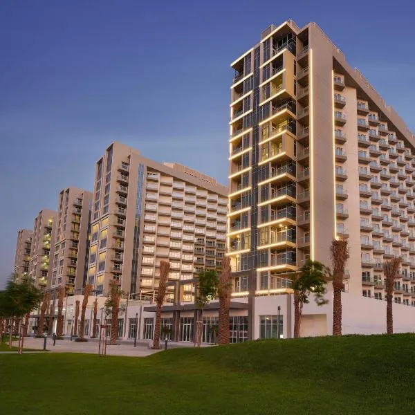 DAMAC Hills 2 Hotel, an Edge by Rotana Hotel，位于‘Ūd al Bayḑāʼ的酒店