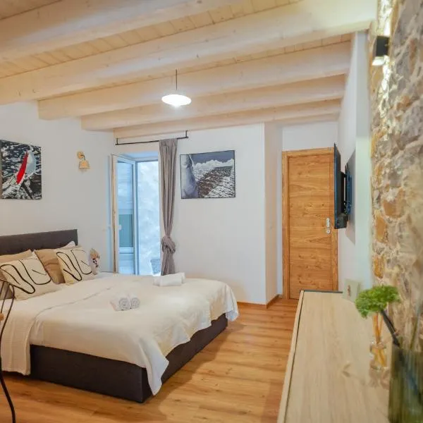GG art apartments II，位于皮兰的酒店