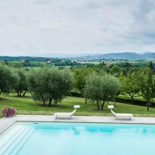 Favolosa Villa in Toscana，位于卢奇尼亚诺的酒店
